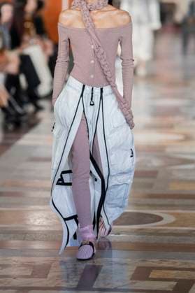 PFW - Louis Vuitton Runway A model presents a creation by Louis Vuitton for the Women Ready-to-wear Spring-Summer 2026 collection as part of the Paris Fashion Week, in Paris on September 30, 2025.Photo by Eliot Blondet ABACAPRESS.COM Paris France France  Copyright: xBlondetxEliot ABACAx