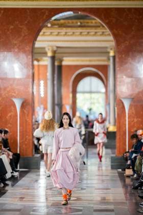 PFW - Louis Vuitton Runway A model presents a creation by Louis Vuitton for the Women Ready-to-wear Spring-Summer 2026 collection as part of the Paris Fashion Week, in Paris on September 30, 2025.Photo by Eliot Blondet ABACAPRESS.COM Paris France France  Copyright: xBlondetxEliot ABACAx