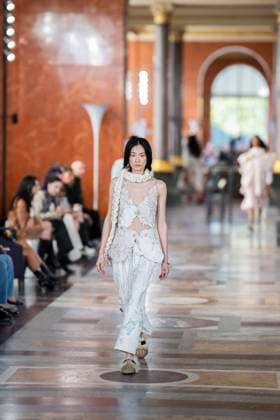PFW - Louis Vuitton Runway A model presents a creation by Louis Vuitton for the Women Ready-to-wear Spring-Summer 2026 collection as part of the Paris Fashion Week, in Paris on September 30, 2025.Photo by Eliot Blondet ABACAPRESS.COM Paris France France  Copyright: xBlondetxEliot ABACAx
