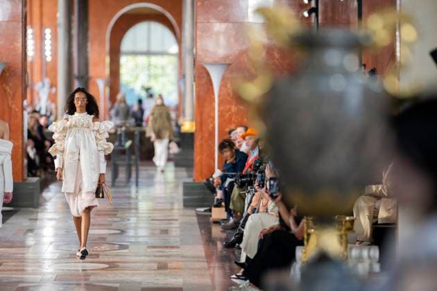 PFW - Louis Vuitton Runway A model presents a creation by Louis Vuitton for the Women Ready-to-wear Spring-Summer 2026 collection as part of the Paris Fashion Week, in Paris on September 30, 2025.Photo by Eliot Blondet ABACAPRESS.COM Paris France France  Copyright: xBlondetxEliot ABACAx