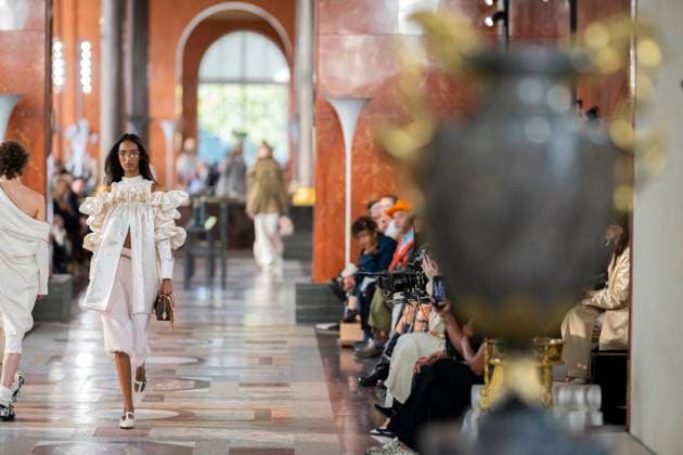 PFW - Louis Vuitton Runway A model presents a creation by Louis Vuitton for the Women Ready-to-wear Spring-Summer 2026 collection as part of the Paris Fashion Week, in Paris on September 30, 2025.Photo by Eliot Blondet ABACAPRESS.COM Paris France France  Copyright: xBlondetxEliot ABACAx