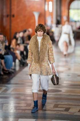 PFW - Louis Vuitton Runway A model presents a creation by Louis Vuitton for the Women Ready-to-wear Spring-Summer 2026 collection as part of the Paris Fashion Week, in Paris on September 30, 2025.Photo by Eliot Blondet ABACAPRESS.COM Paris France France  Copyright: xBlondetxEliot ABACAx