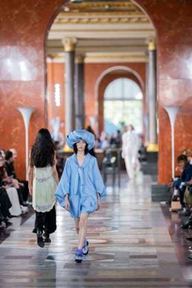 PFW - Louis Vuitton Runway A model presents a creation by Louis Vuitton for the Women Ready-to-wear Spring-Summer 2026 collection as part of the Paris Fashion Week, in Paris on September 30, 2025.Photo by Eliot Blondet ABACAPRESS.COM Paris France France  Copyright: xBlondetxEliot ABACAx