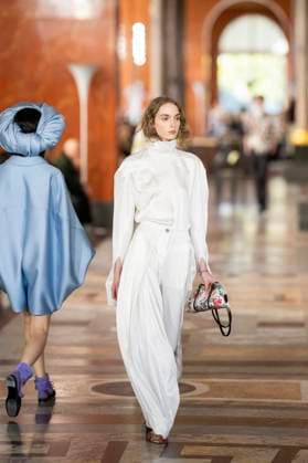 PFW - Louis Vuitton Runway A model presents a creation by Louis Vuitton for the Women Ready-to-wear Spring-Summer 2026 collection as part of the Paris Fashion Week, in Paris on September 30, 2025.Photo by Eliot Blondet ABACAPRESS.COM Paris France France  Copyright: xBlondetxEliot ABACAx