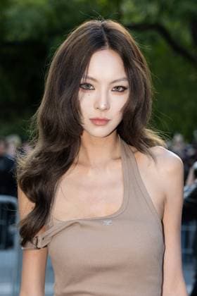 Nini Luo au défilé Courrèges Collection Prêt à Porter Printemps Été 2026 lors de la Fashion Week de Paris PFW , le 30 septembre 2025 Jeremy MELLOUL Bestimage Celebrities at Courrèges Fashion Show Ready to Wear Collection Spring Summer 2026 during Paris Fashion Week on 30th, September, 2025  Copyright: xJeremyxMelloulx xBestimagexJeremyxMelloulx xBestimagex