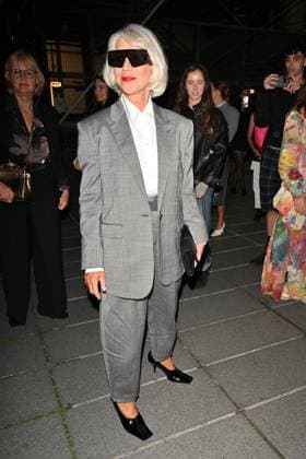 PFW Stella McCartney Outside Arrivals Helen Mirren arriving at Stella McCartney Show during Paris Fashion Week in Paris, France on September 30, 2025. Photo by Julien Reynaud APS-Medias ABACAPRESS.COM Paris France  Copyright: xReynaudxJulien APS-Medias ABACAx