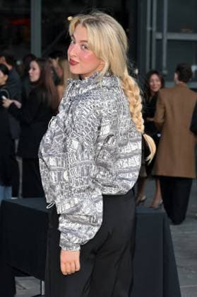 PFW Stella McCartney Outside Arrivals Anais Gallagher arriving at Stella McCartney Show during Paris Fashion Week in Paris, France on September 30, 2025. Photo by Julien Reynaud APS-Medias ABACAPRESS.COM Paris France  Copyright: xReynaudxJulien APS-Medias ABACAx