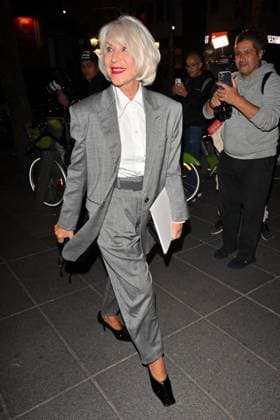 PFW Stella McCartney Outside Arrivals Helen Mirren arriving at Stella McCartney Show during Paris Fashion Week in Paris, France on September 30, 2025. Photo by Julien Reynaud APS-Medias ABACAPRESS.COM Paris France  Copyright: xReynaudxJulien APS-Medias ABACAx