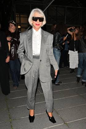 PFW Stella McCartney Outside Arrivals Helen Mirren arriving at Stella McCartney Show during Paris Fashion Week in Paris, France on September 30, 2025. Photo by Julien Reynaud APS-Medias ABACAPRESS.COM Paris France  Copyright: xReynaudxJulien APS-Medias ABACAx
