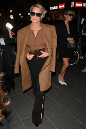 PFW Stella McCartney Outside Arrivals Robin Wright arriving at Stella McCartney Show during Paris Fashion Week in Paris, France on September 30, 2025. Photo by Julien Reynaud APS-Medias ABACAPRESS.COM Paris France  Copyright: xReynaudxJulien APS-Medias ABACAx