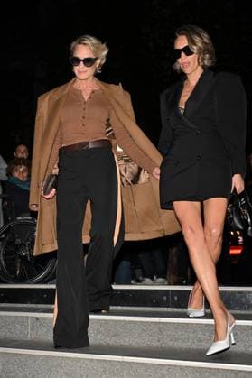 PFW Stella McCartney Outside Arrivals Robin Wright, Dylan Penn arriving at Stella McCartney Show during Paris Fashion Week in Paris, France on September 30, 2025. Photo by Julien Reynaud APS-Medias ABACAPRESS.COM Paris France  Copyright: xReynaudxJulien APS-Medias ABACAx