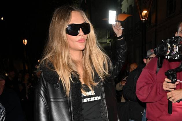 PFW Stella McCartney Outside Arrivals Cara Delevingne arriving at Stella McCartney Show during Paris Fashion Week in Paris, France on September 30, 2025. Photo by Julien Reynaud APS-Medias ABACAPRESS.COM Paris France  Copyright: xReynaudxJulien APS-Medias ABACAx