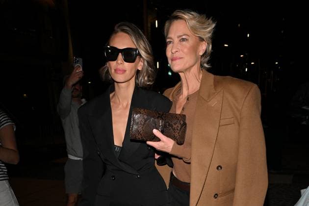 PFW Stella McCartney Outside Arrivals Dylan Penn, Robin Wright arriving at Stella McCartney Show during Paris Fashion Week in Paris, France on September 30, 2025. Photo by Julien Reynaud APS-Medias ABACAPRESS.COM Paris France  Copyright: xReynaudxJulien APS-Medias ABACAx
