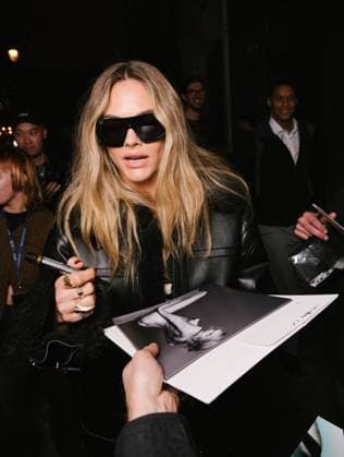 Cara Delavigne à larrivée du défilé Stella McCartney à paris le 30 septembre 2025 photographié par sam delpech Cara Delavigne At the arrival of the Stella McCartney show in Paris on September 30, 2025, photographed by Sam Delpech Paris France  Copyright: xSamxDelpechx xBestimagexSamxDelpechx xBestimagex