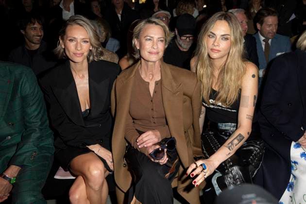 Dylan Penn, Robin Wright and Cara Delevingne - Front Raw of the Stella McCartney Fashion Show, Spring Summer 2026 Collection as part of Paris Fashion Week, France, September 30th, 2025 Olivier Borde Bestimage Front Row of the Stella McCartney Fashion Show, Spring Summer 2026 Collection as part of Paris Fashion Week, France, September 30th, 2025 Paris France  Copyright: xOLIVIERxBORDEx xBESTIMAGExOLIVIERxBORDEx xBESTIMAGEx