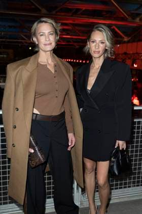 Dylan Penn, Robin Wright - Front Raw of the Stella McCartney Fashion Show, Spring Summer 2026 Collection as part of Paris Fashion Week, France, September 30th, 2025 Olivier Borde Bestimage Front Row of the Stella McCartney Fashion Show, Spring Summer 2026 Collection as part of Paris Fashion Week, France, September 30th, 2025 Paris France  Copyright: xOLIVIERxBORDEx xBESTIMAGExOLIVIERxBORDEx xBESTIMAGEx