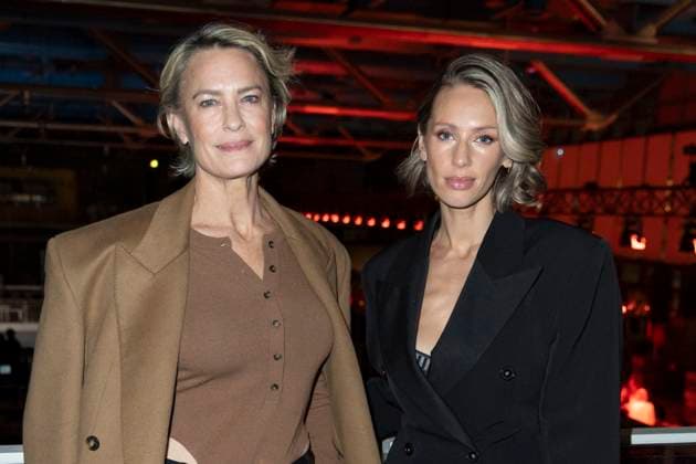Dylan Penn, Robin Wright - Front Raw of the Stella McCartney Fashion Show, Spring Summer 2026 Collection as part of Paris Fashion Week, France, September 30th, 2025 Olivier Borde Bestimage Front Row of the Stella McCartney Fashion Show, Spring Summer 2026 Collection as part of Paris Fashion Week, France, September 30th, 2025 Paris France  Copyright: xOLIVIERxBORDEx xBESTIMAGExOLIVIERxBORDEx xBESTIMAGEx