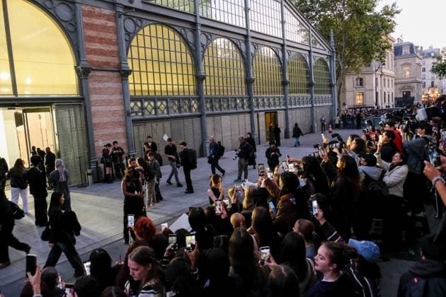 PFW - Celebs At Courreges Show General view with Korean K-pop singer, Lee Young-seo known as Youngseo at the Courreges fashion show as part of Spring Summer 2026 Paris Fashion Week held at Le Carreau du Temple on September 30, 2025 in Paris, France. Photo by Robin Psaila ABACAPRESS.COM Paris France  Copyright: xPsailaxRobin ABACAx