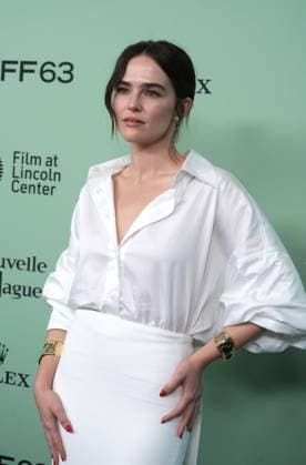 September 30, 2025, New York, New York, USA: ZOEY DEUTCH attends the 63rd New York Film Festival Opening Night Red Carpet Premiere of ‘Nouvelle Vagueâ€⠢.Alice Tully Hall, Lincoln Center, NYC .September 30, 2025. ...ZOEY DEUTCH attends the 63rd New York Film Festival Opening Night Red Carpet Premiere of ‘Nouvelle Vagueâ€⠢.Alice Tully Hall, Lincoln Center, NYC .September 30, 2025. ...RILEY KEOUGH, NOAH BAUMBACH, LAURA DERN, ADAM SANDLER attend the 63rd New York Film Festival Opening Night Red Carpet Premiere of ‘Nouvelle Vagueâ€⠢.Alice Tully Hall, Lincoln Center, NYC .September 30, 2025. New York USA - ZUMAms4_ 20250930_faf_ms4_003 Copyright: xSoniaxMoskowitzxGordonx