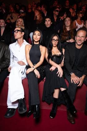 Patrick Ta, Chantel Jeffries, Lourdes Leon, Laurent Milchior, Pdg de Etam Front row of the Etam Live Show 2025 J ETAM fashion show at the Palais Brongniart in Paris on September 30, 2025 Veeren Perusseau Bestimage Front row of the Etam Live Show 2025 J ETAM fashion show at the Palais Brongniart in Paris on September 30, 2025 Paris France  Copyright: xVeeren-Perusseau BestimagexVeeren-Perusseau Bestimagex
