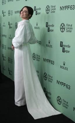 September 30, 2025, New York, New York, USA: ZOEY DEUTCH attends the 63rd New York Film Festival Opening Night Red Carpet Premiere of Ã¢â‚¬ËœNouvelle VagueÃ¢â‚¬â ¢.Alice Tully Hall, Lincoln Center, NYC .September 30, 2025. New York USA - ZUMAms4_ 20250930_faf_ms4_006 Copyright: xSoniaxMoskowitzxGordonx