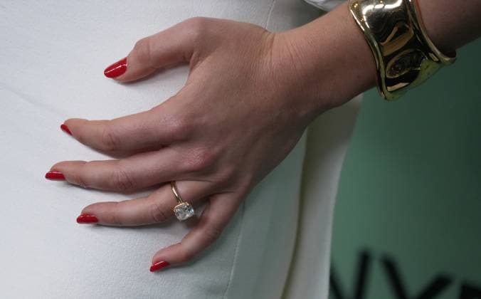 September 30, 2025, New York, New York, USA: ZOEY DEUTCH engagement ring at the 63rd New York Film Festival Opening Night Red Carpet Premiere of ‘Nouvelle Vagueâ€⠢.Alice Tully Hall, Lincoln Center, NYC .September 30, 2025. ...ZOEY DEUTCH attends the 63rd New York Film Festival Opening Night Red Carpet Premiere of ‘Nouvelle Vagueâ€⠢.Alice Tully Hall, Lincoln Center, NYC .September 30, 2025. ...ZOEY DEUTCH attends the 63rd New York Film Festival Opening Night Red Carpet Premiere of ‘Nouvelle Vagueâ€⠢.Alice Tully Hall, Lincoln Center, NYC .September 30, 2025. New York USA - ZUMAms4_ 20250930_faf_ms4_009 Copyright: xSoniaxMoskowitzxGordonx