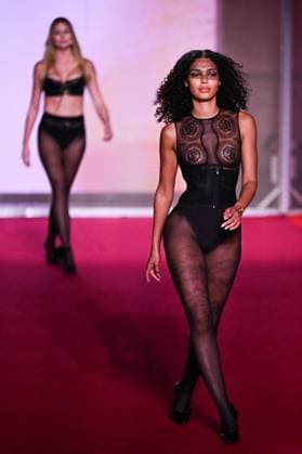 PFW Etam Runway A model walks the runway during the Etam Womenswear Spring Summer 2026 show as part of Paris Fashion Week in Paris, France on September 30, 2025. Photo by Aurore Marechal ABACAPRESS.COM Paris France  Copyright: xMarechalxAurore ABACAx