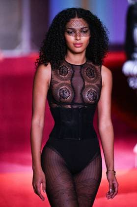 PFW Etam Runway A model walks the runway during the Etam Womenswear Spring Summer 2026 show as part of Paris Fashion Week in Paris, France on September 30, 2025. Photo by Aurore Marechal ABACAPRESS.COM Paris France  Copyright: xMarechalxAurore ABACAx