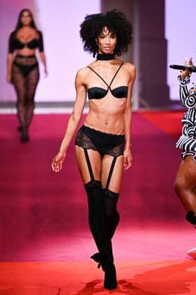 PFW Etam Runway A model walks the runway during the Etam Womenswear Spring Summer 2026 show as part of Paris Fashion Week in Paris, France on September 30, 2025. Photo by Aurore Marechal ABACAPRESS.COM Paris France  Copyright: xMarechalxAurore ABACAx