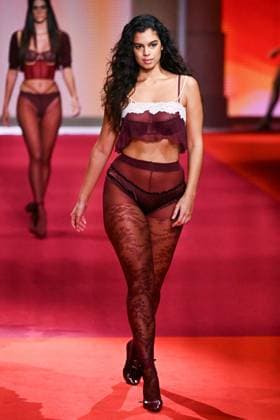PFW Etam Runway A model walks the runway during the Etam Womenswear Spring Summer 2026 show as part of Paris Fashion Week in Paris, France on September 30, 2025. Photo by Aurore Marechal ABACAPRESS.COM Paris France  Copyright: xMarechalxAurore ABACAx