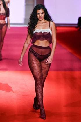 PFW Etam Runway A model walks the runway during the Etam Womenswear Spring Summer 2026 show as part of Paris Fashion Week in Paris, France on September 30, 2025. Photo by Aurore Marechal ABACAPRESS.COM Paris France  Copyright: xMarechalxAurore ABACAx