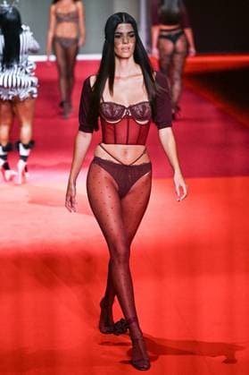 PFW Etam Runway A model walks the runway during the Etam Womenswear Spring Summer 2026 show as part of Paris Fashion Week in Paris, France on September 30, 2025. Photo by Aurore Marechal ABACAPRESS.COM Paris France  Copyright: xMarechalxAurore ABACAx