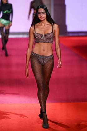 PFW Etam Runway A model walks the runway during the Etam Womenswear Spring Summer 2026 show as part of Paris Fashion Week in Paris, France on September 30, 2025. Photo by Aurore Marechal ABACAPRESS.COM Paris France  Copyright: xMarechalxAurore ABACAx