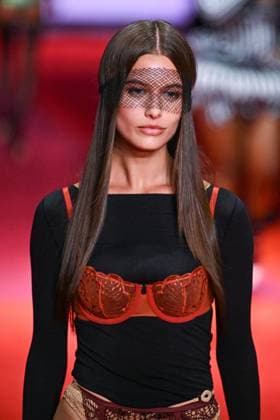 PFW Etam Runway A model walks the runway during the Etam Womenswear Spring Summer 2026 show as part of Paris Fashion Week in Paris, France on September 30, 2025. Photo by Aurore Marechal ABACAPRESS.COM Paris France  Copyright: xMarechalxAurore ABACAx