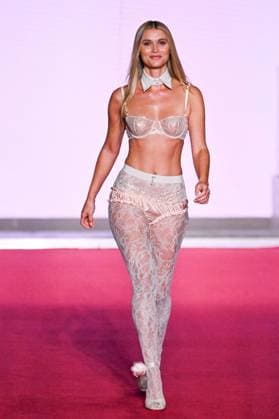PFW Etam Runway Chloe Lecareux walks the runway during the Etam Womenswear Spring Summer 2026 show as part of Paris Fashion Week in Paris, France on September 30, 2025. Photo by Aurore Marechal ABACAPRESS.COM Paris France  Copyright: xMarechalxAurore ABACAx