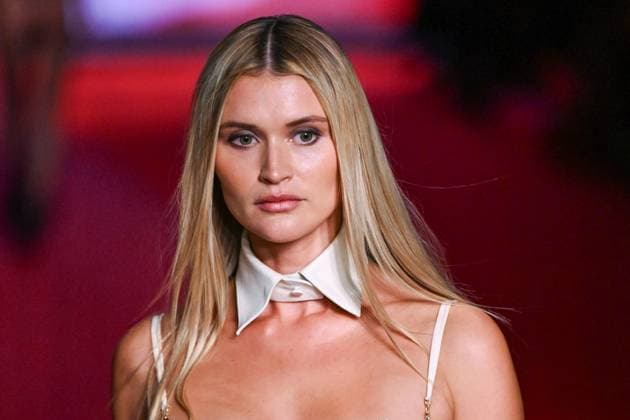 PFW Etam Runway Chloe Lecareux walks the runway during the Etam Womenswear Spring Summer 2026 show as part of Paris Fashion Week in Paris, France on September 30, 2025. Photo by Aurore Marechal ABACAPRESS.COM Paris France  Copyright: xMarechalxAurore ABACAx