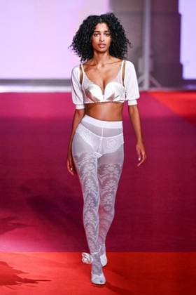 PFW Etam Runway A model walks the runway during the Etam Womenswear Spring Summer 2026 show as part of Paris Fashion Week in Paris, France on September 30, 2025. Photo by Aurore Marechal ABACAPRESS.COM Paris France  Copyright: xMarechalxAurore ABACAx