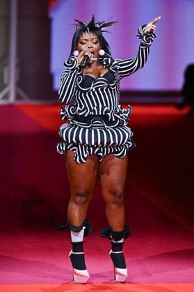 PFW Etam Runway Theodora performs on the runway during the Etam Womenswear Spring Summer 2026 show as part of Paris Fashion Week in Paris, France on September 30, 2025. Photo by Aurore Marechal ABACAPRESS.COM Paris France  Copyright: xMarechalxAurore ABACAx