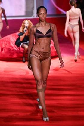 PFW Etam Runway A model walks the runway during the Etam Womenswear Spring Summer 2026 show as part of Paris Fashion Week in Paris, France on September 30, 2025. Photo by Aurore Marechal ABACAPRESS.COM Paris France  Copyright: xMarechalxAurore ABACAx