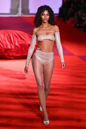 PFW Etam Runway A model walks the runway during the Etam Womenswear Spring Summer 2026 show as part of Paris Fashion Week in Paris, France on September 30, 2025. Photo by Aurore Marechal ABACAPRESS.COM Paris France  Copyright: xMarechalxAurore ABACAx