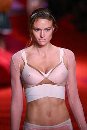 PFW Etam Runway A model walks the runway during the Etam Womenswear Spring Summer 2026 show as part of Paris Fashion Week in Paris, France on September 30, 2025. Photo by Aurore Marechal ABACAPRESS.COM Paris France  Copyright: xMarechalxAurore ABACAx