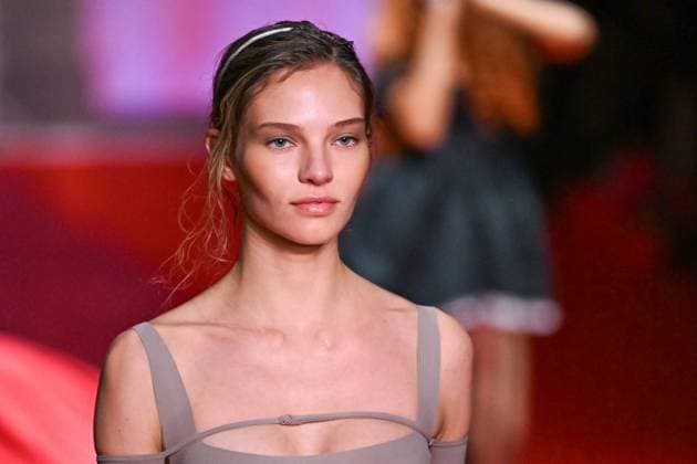 PFW Etam Runway A model walks the runway during the Etam Womenswear Spring Summer 2026 show as part of Paris Fashion Week in Paris, France on September 30, 2025. Photo by Aurore Marechal ABACAPRESS.COM Paris France  Copyright: xMarechalxAurore ABACAx