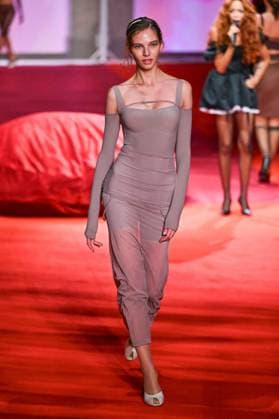 PFW Etam Runway A model walks the runway during the Etam Womenswear Spring Summer 2026 show as part of Paris Fashion Week in Paris, France on September 30, 2025. Photo by Aurore Marechal ABACAPRESS.COM Paris France  Copyright: xMarechalxAurore ABACAx