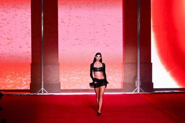 PFW Etam Runway A model walks the runway during the Etam Womenswear Spring Summer 2026 show as part of Paris Fashion Week in Paris, France on September 30, 2025. Photo by Aurore Marechal ABACAPRESS.COM Paris France  Copyright: xMarechalxAurore ABACAx
