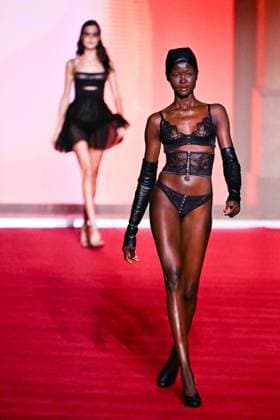PFW Etam Runway A model walks the runway during the Etam Womenswear Spring Summer 2026 show as part of Paris Fashion Week in Paris, France on September 30, 2025. Photo by Aurore Marechal ABACAPRESS.COM Paris France  Copyright: xMarechalxAurore ABACAx