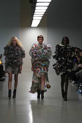 PFW - Anrealage Runway A model walks the runway during the Anrealage Womenswear Spring Summer 2026 show at Palais de Tokyo as part of Paris Fashion Week on September 30, 2025 in Paris, France. Photo by Alain-gil Gonzalze ABACAPRESS.COM Paris France  Copyright: xGonzalezxAlain-Gil ABACAx