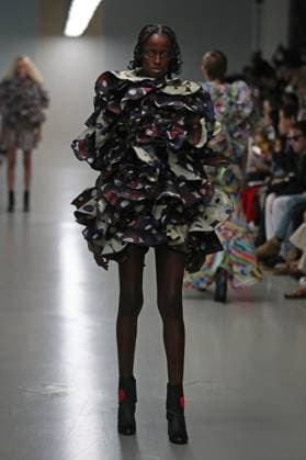 PFW - Anrealage Runway A model walks the runway during the Anrealage Womenswear Spring Summer 2026 show at Palais de Tokyo as part of Paris Fashion Week on September 30, 2025 in Paris, France. Photo by Alain-gil Gonzalze ABACAPRESS.COM Paris France  Copyright: xGonzalezxAlain-Gil ABACAx