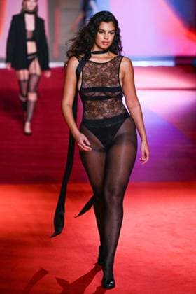 PFW Etam Runway A model walks the runway during the Etam Womenswear Spring Summer 2026 show as part of Paris Fashion Week in Paris, France on September 30, 2025. Photo by Aurore Marechal ABACAPRESS.COM Paris France  Copyright: xMarechalxAurore ABACAx