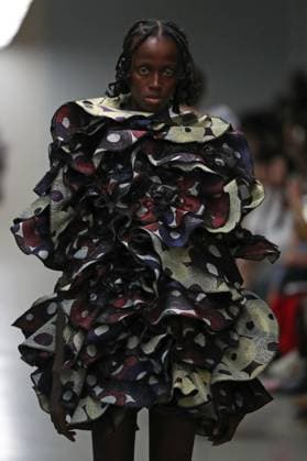 PFW - Anrealage Runway A model walks the runway during the Anrealage Womenswear Spring Summer 2026 show at Palais de Tokyo as part of Paris Fashion Week on September 30, 2025 in Paris, France. Photo by Alain-gil Gonzalze ABACAPRESS.COM Paris France  Copyright: xGonzalezxAlain-Gil ABACAx