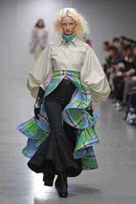 PFW - Anrealage Runway A model walks the runway during the Anrealage Womenswear Spring Summer 2026 show at Palais de Tokyo as part of Paris Fashion Week on September 30, 2025 in Paris, France. Photo by Alain-gil Gonzalze ABACAPRESS.COM Paris France  Copyright: xGonzalezxAlain-Gil ABACAx